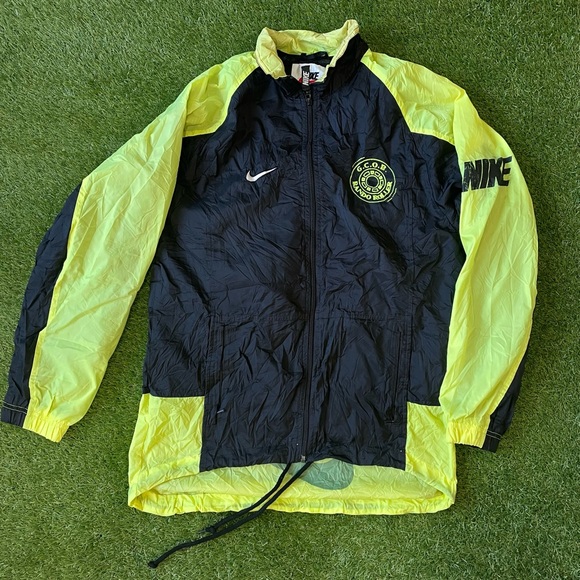 nike yellow and black windbreaker